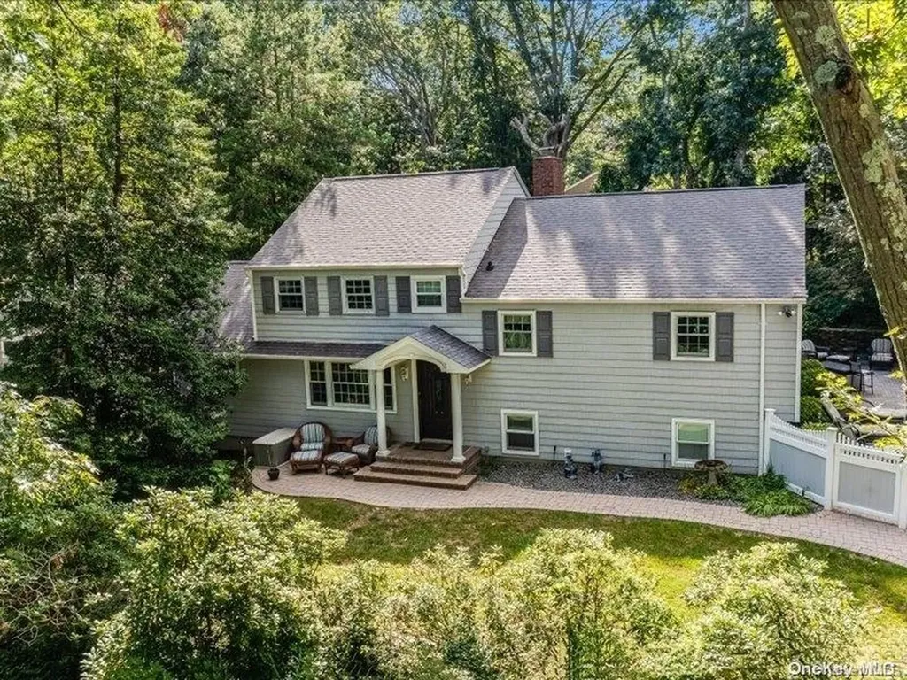 16 Valley Road Kings Park NY 11754