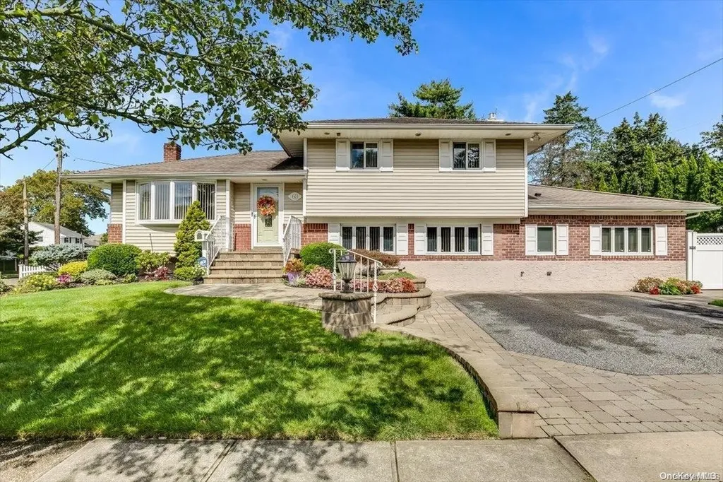 60 Eileen Avenue Plainview NY 11803