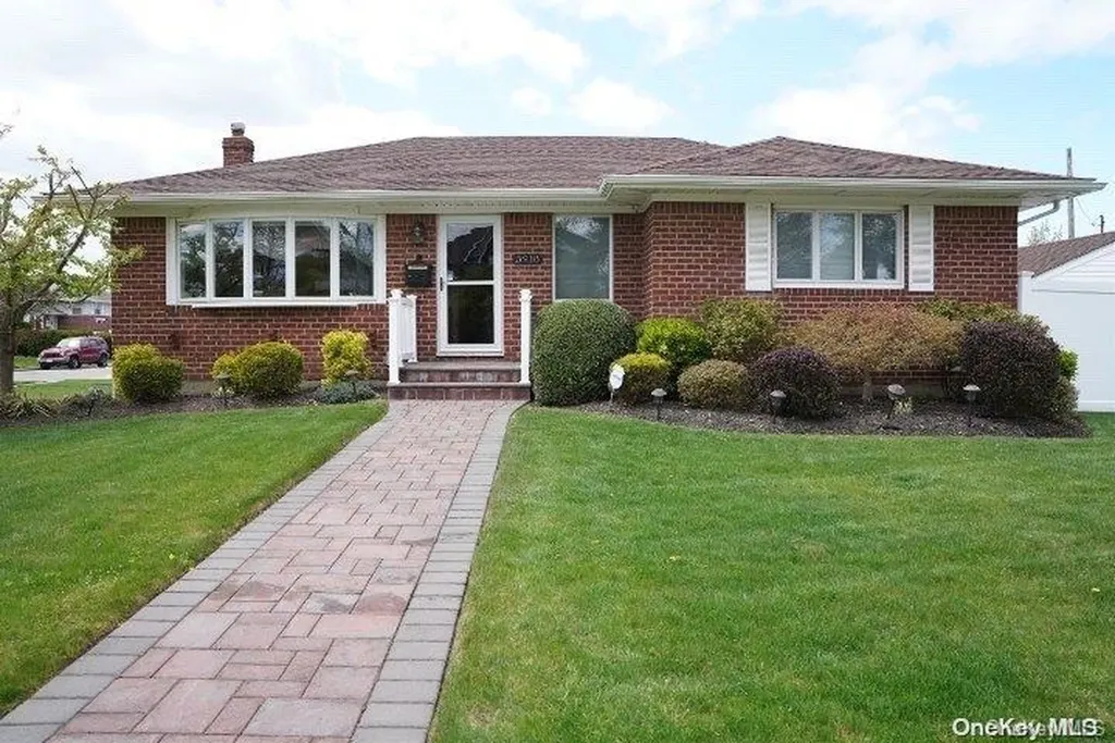 3918 Berger Avenue Bethpage NY 11714