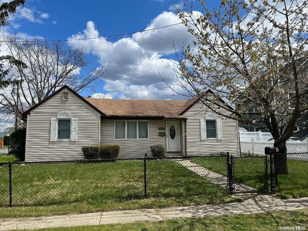 1 Washington Drive Lindenhurst NY 11757