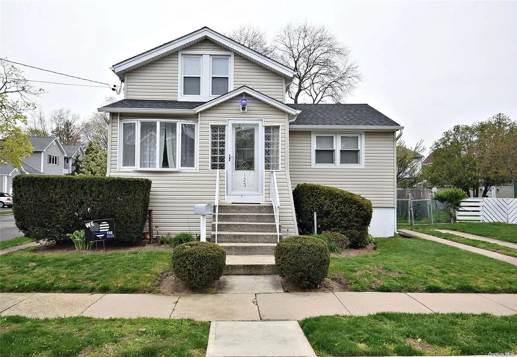 123 Davison Avenue Lynbrook NY 11563