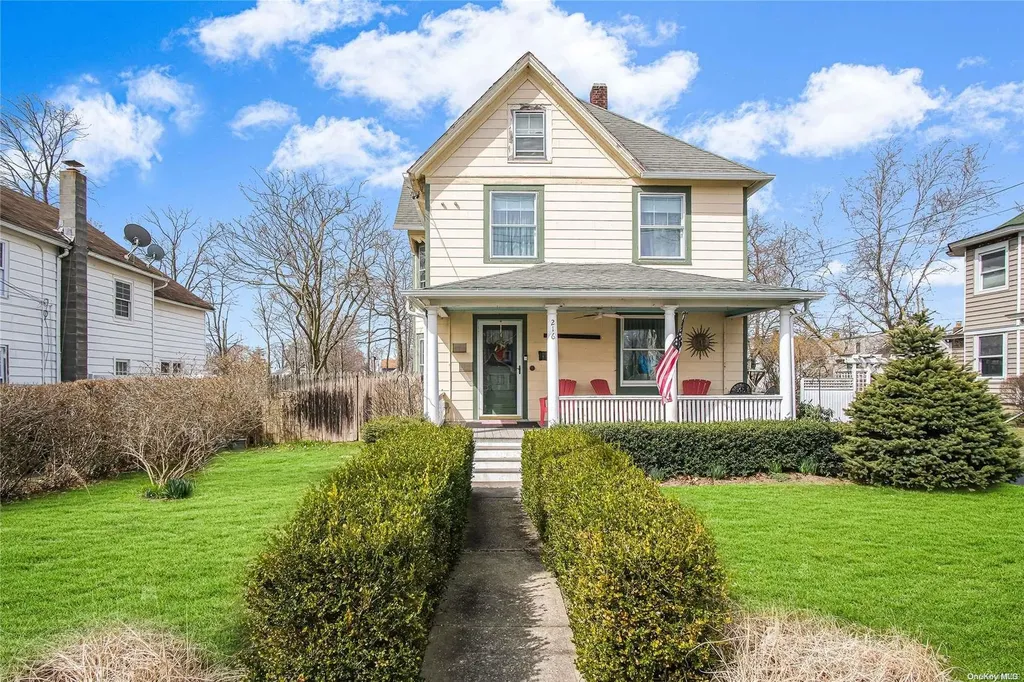 216 N Ocean Avenue Patchogue NY 11772