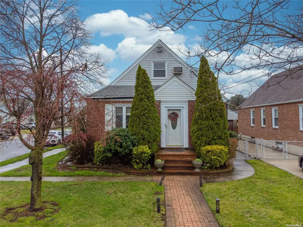 211 Sheridan Boulevard Mineola NY 11501