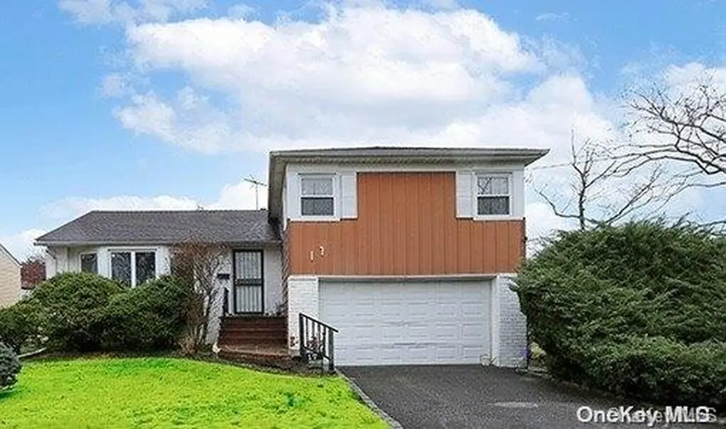 17 Meyer Street Roosevelt NY 11575