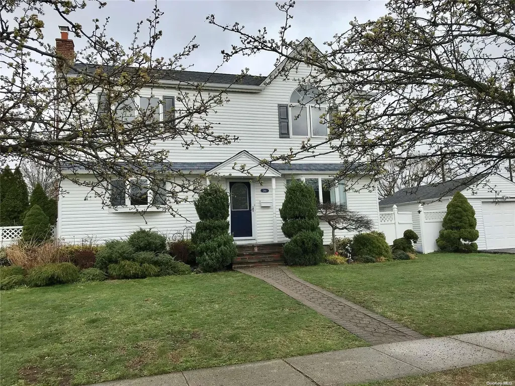 268 Swansdowne Drive Seaford NY 11783