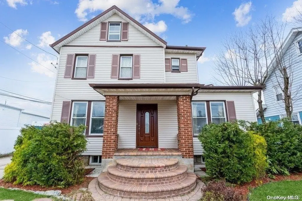 14 Crescent Street Hewlett NY 11557