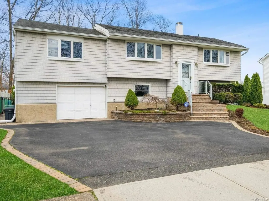 19 Wayside Lane Selden NY 11784