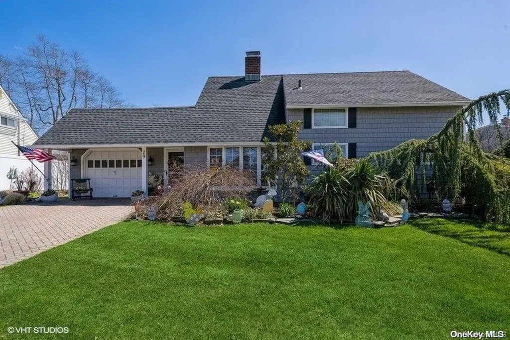 29 Flint Lane Levittown NY 11756