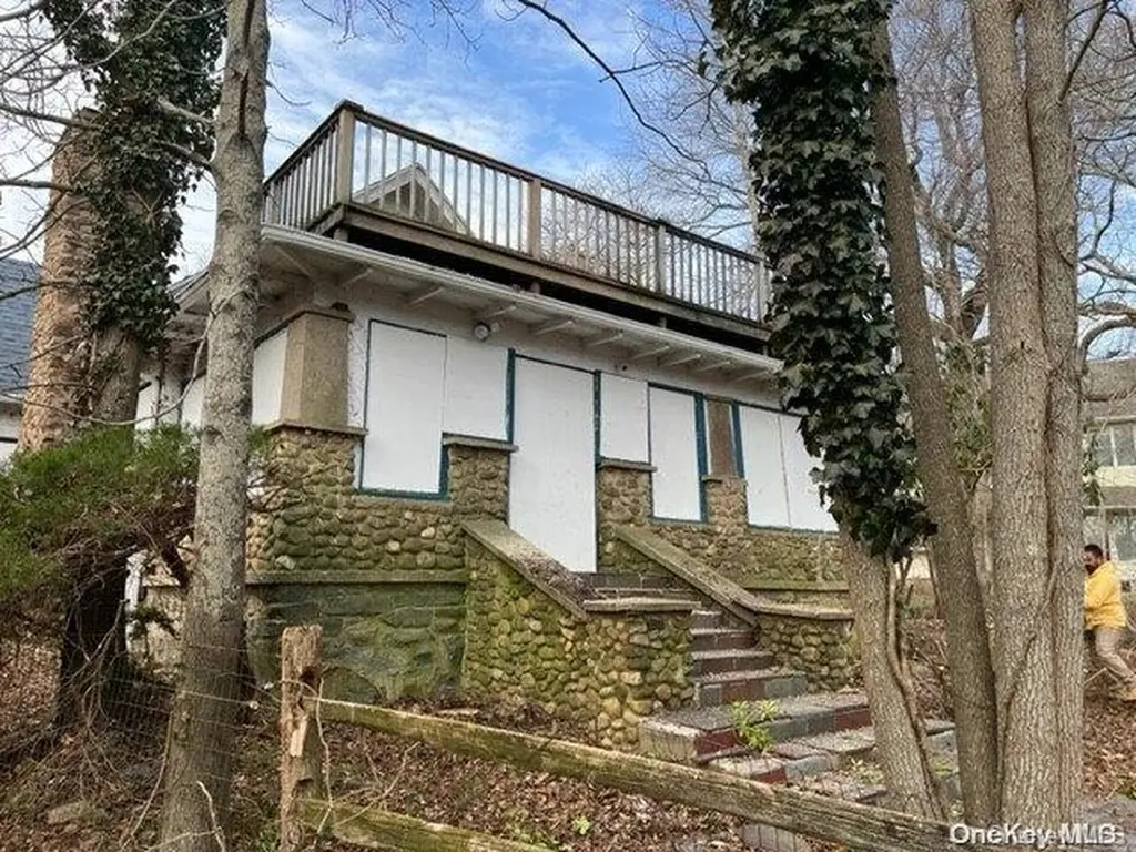 2705 Lighthouse Road Southold NY 11971
