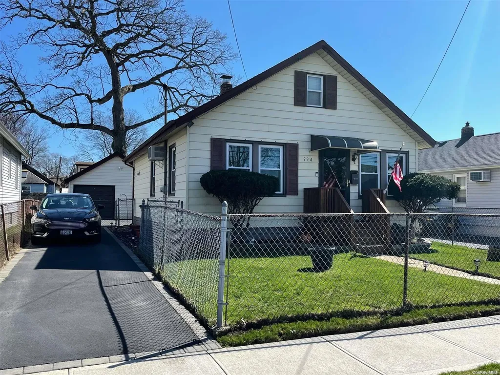 934 Clay Street Baldwin NY 11510