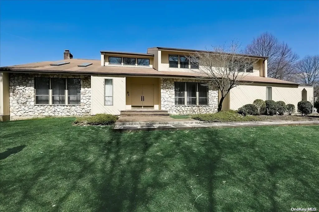 19 Phaetons Drive Melville NY 11747
