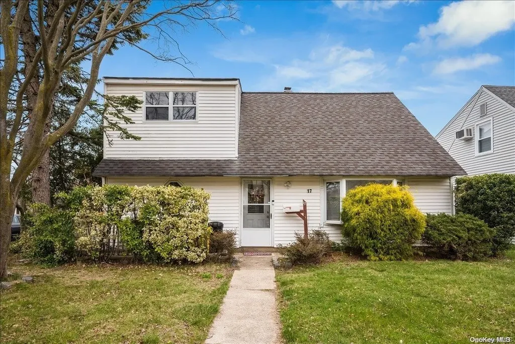 17 N Pershing Avenue Bethpage NY 11714