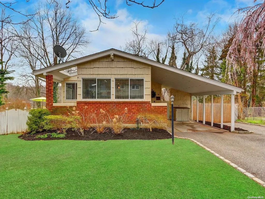 74 Harriet Lane Huntington NY 11743