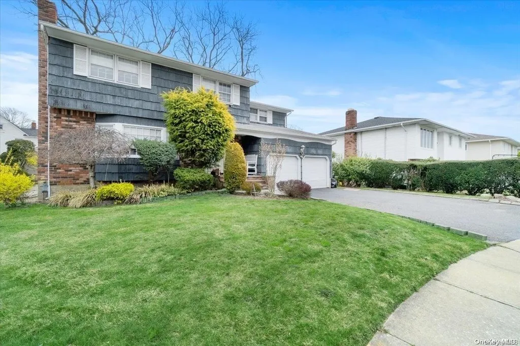 2449 Seebode Court Bellmore NY 11710