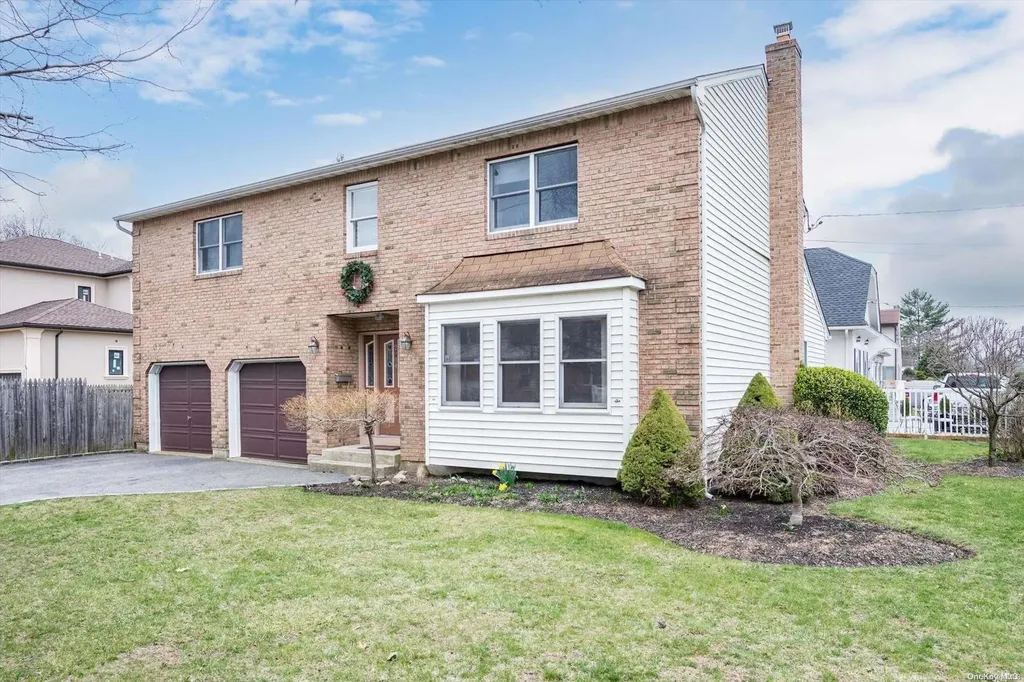 2084 Manfield Avenue Merrick NY 11566