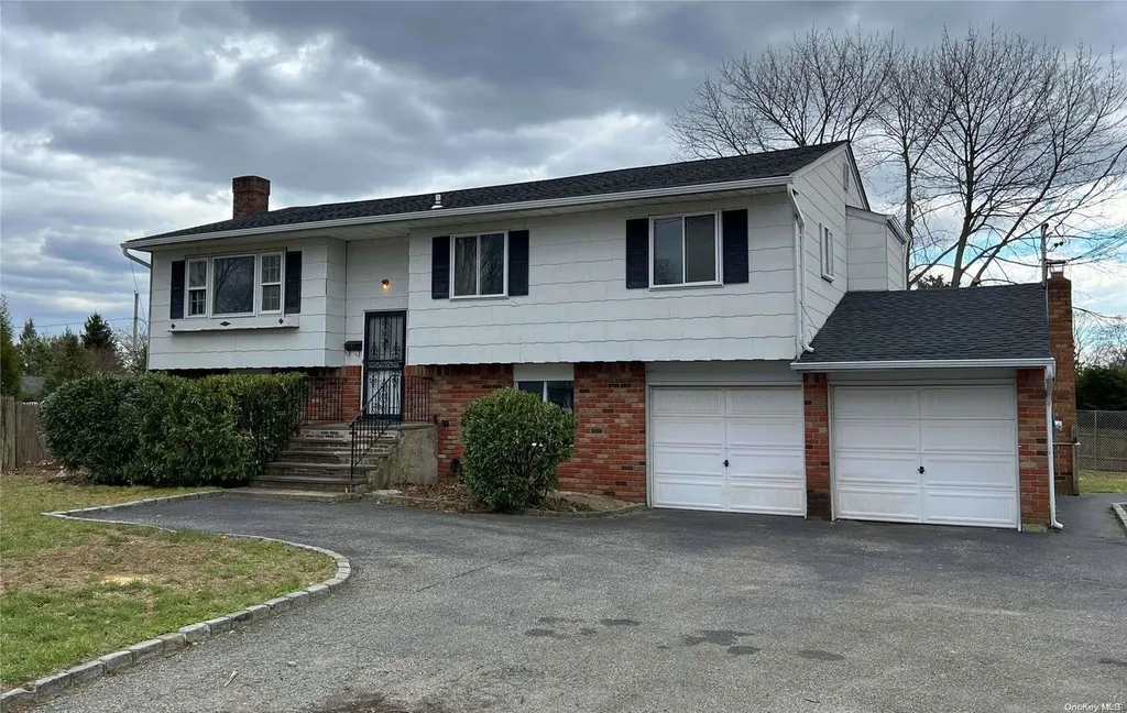 668 Nicolls Road Deer Park NY 11729
