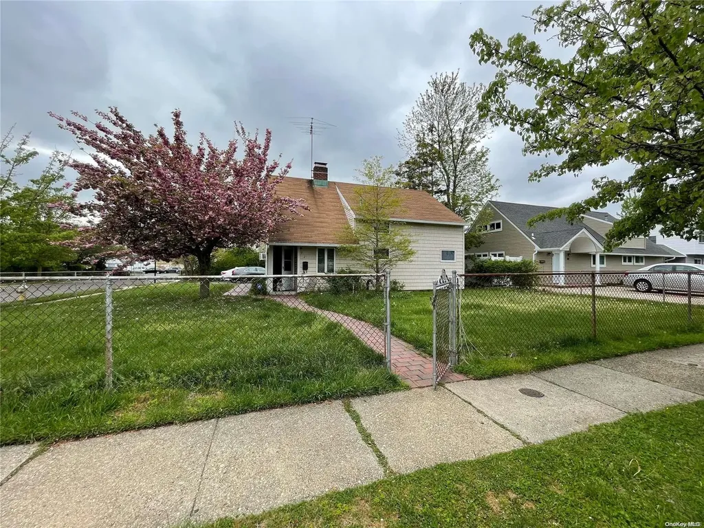 92 Shepherd Lane Levittown NY 11756
