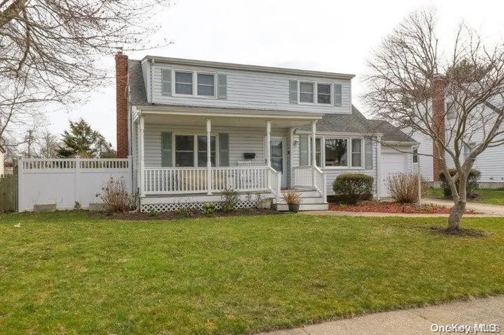 408 17th Street West Babylon NY 11704