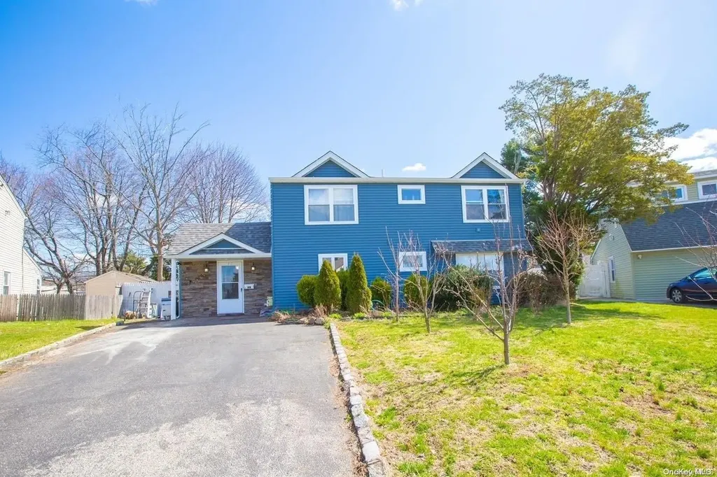 15 Scholar Lane Levittown NY 11756