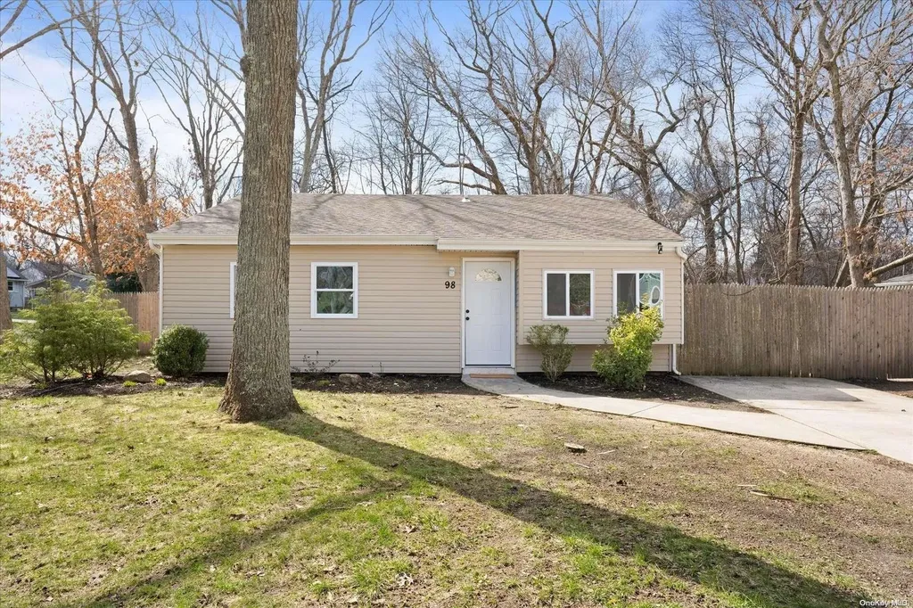 98 Norfleet Lane Coram NY 11727