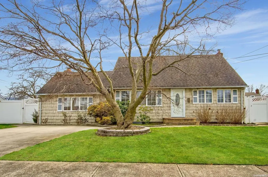 9 Miller Circle Hicksville NY 11801