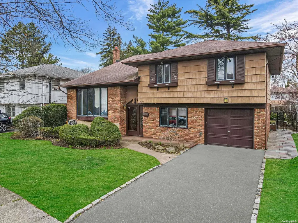 9 Starfire Court Hewlett NY 11557