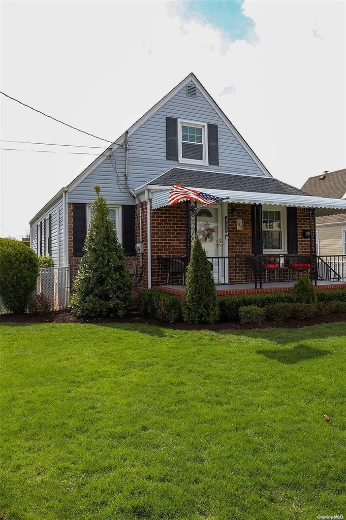 451 Jackson Avenue Mineola NY 11501