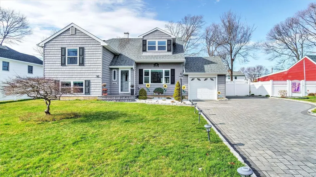 8 Leonard Lane Centereach NY 11720