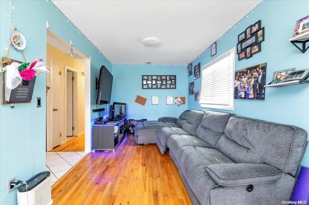 39 Riviera Parkway Lindenhurst NY 11757