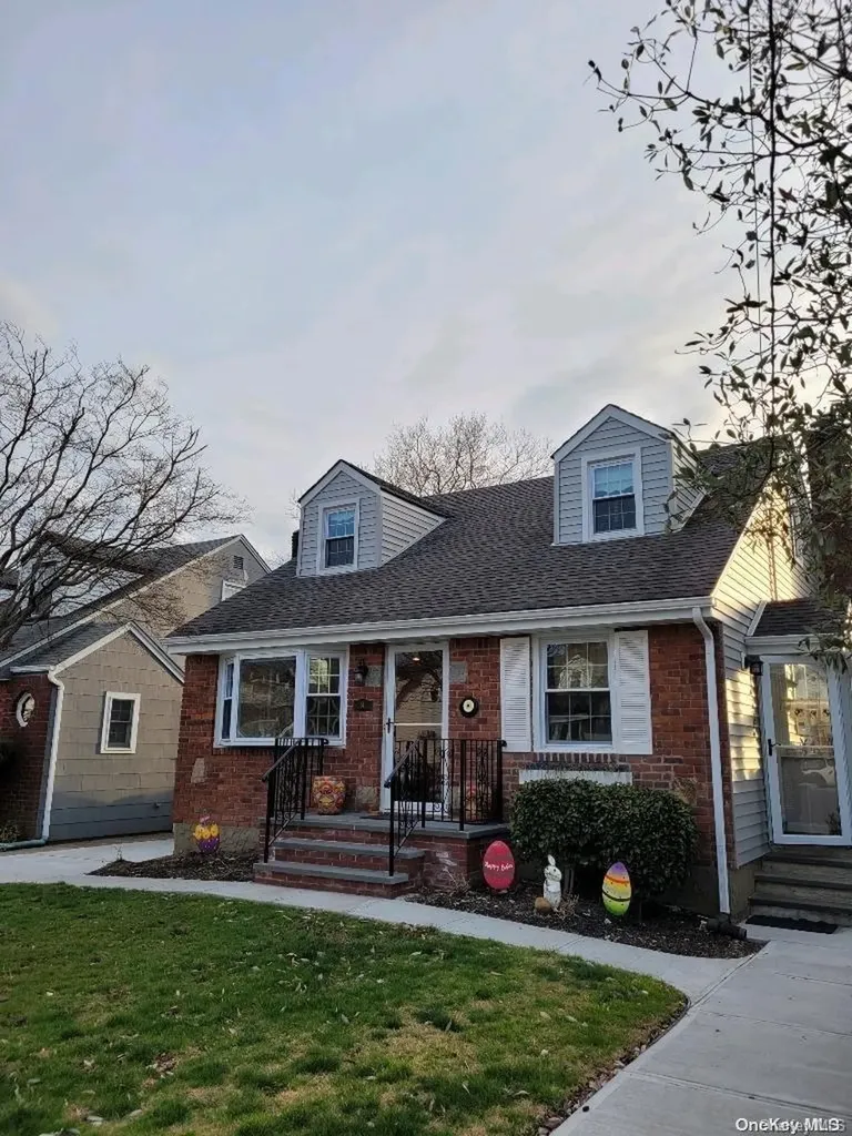 51 11th Avenue Mineola NY 11501