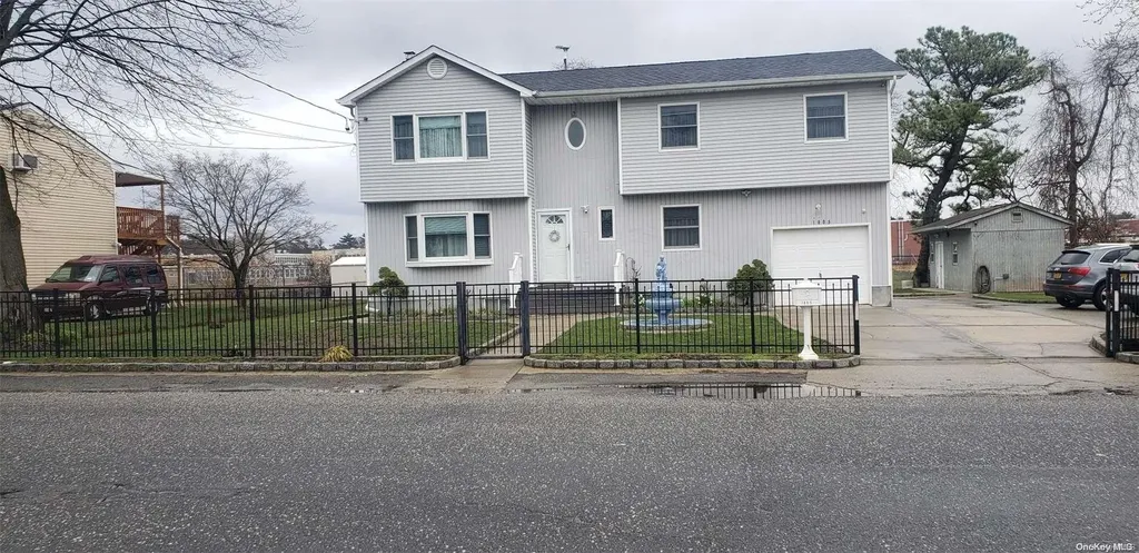 1805 Stein Drive Bay Shore NY 11706