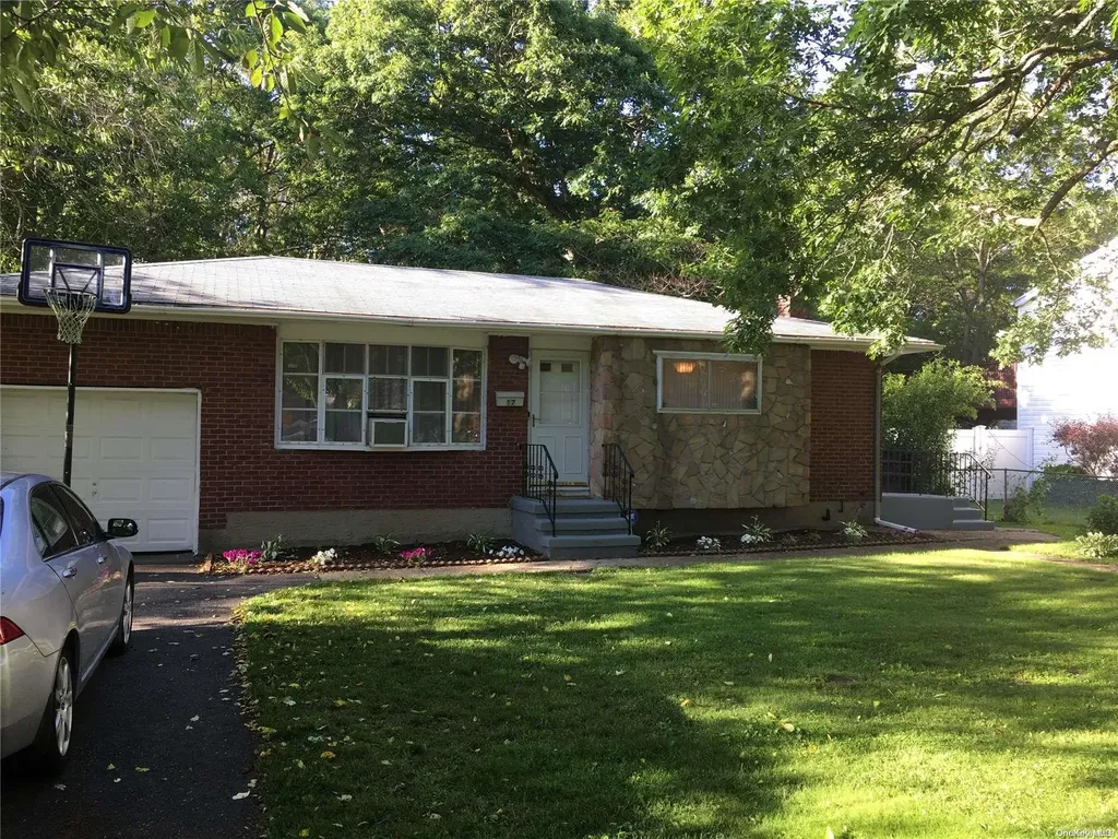 17 Longshore Street Bay Shore NY 11706
