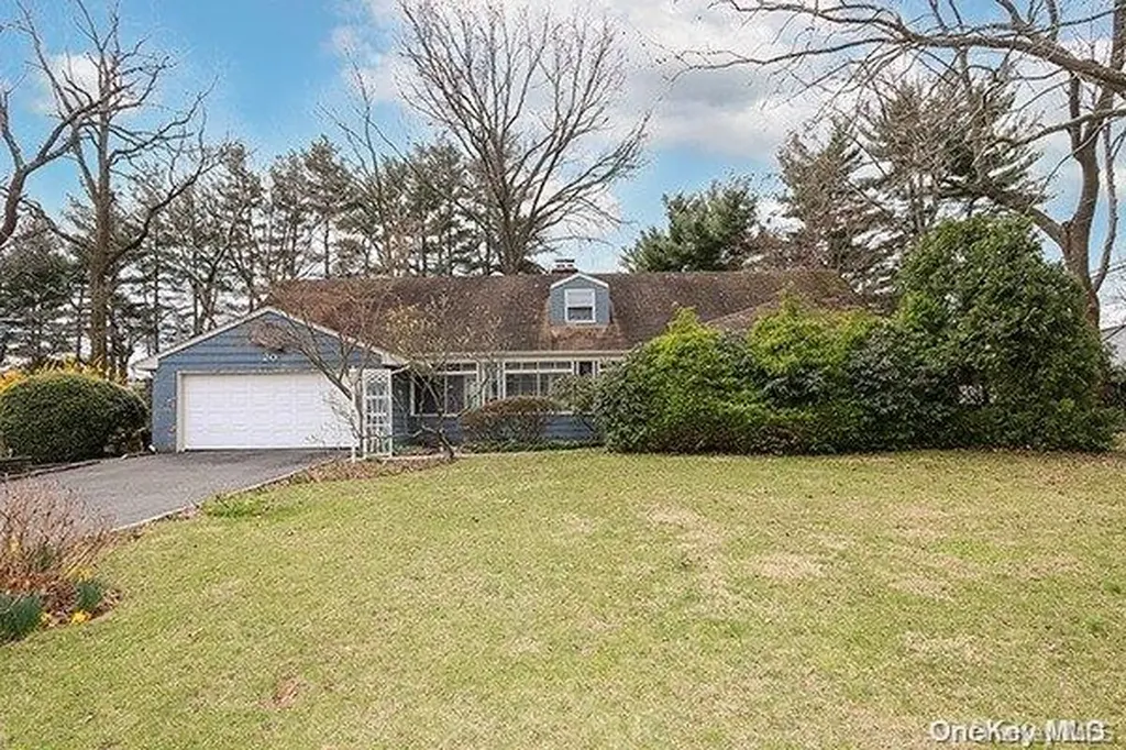 20 Oaktree Lane Manhasset NY 11030