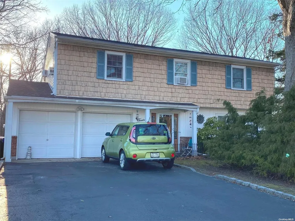 12 Arlington Road Ronkonkoma NY 11779