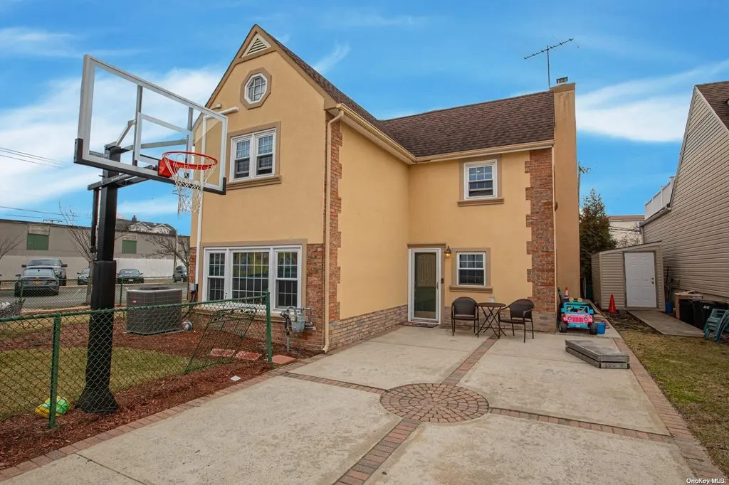 635 Magnolia Boulevard Long Beach NY 11561