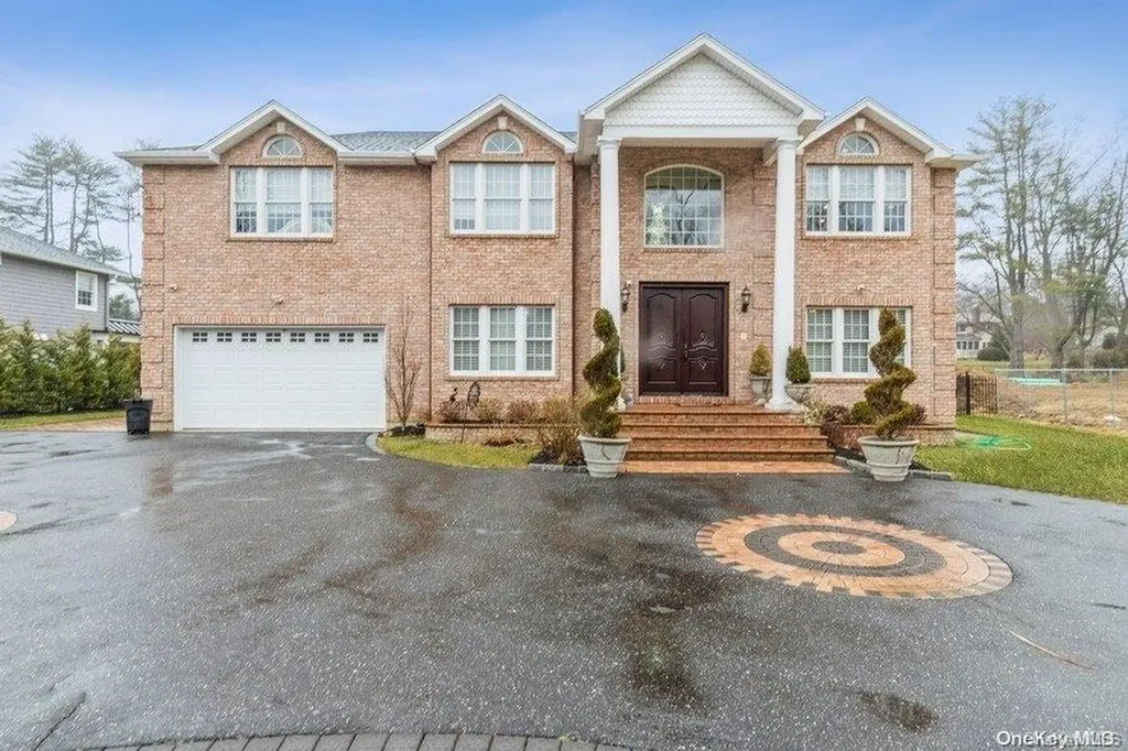 979 Washington Avenue Plainview NY 11803