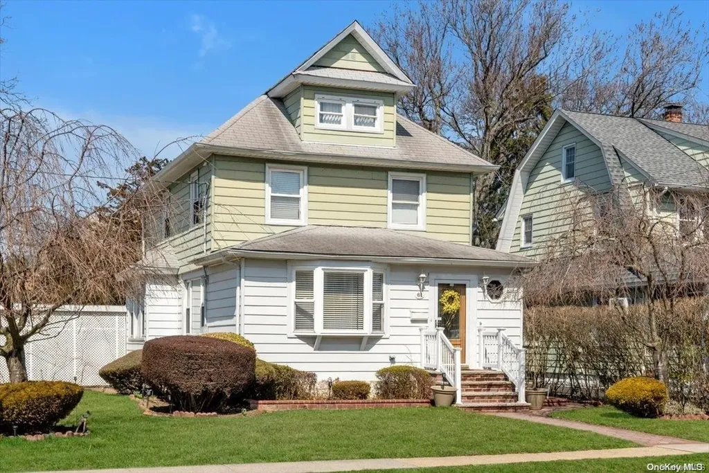 61 Oak Street Lynbrook NY 11563