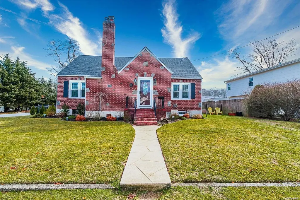 648 Oak Neck Road West Islip NY 11795