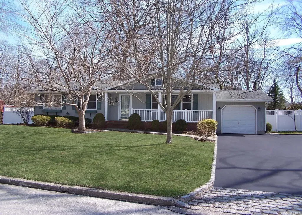 32 Rolling Road Miller Place NY 11764