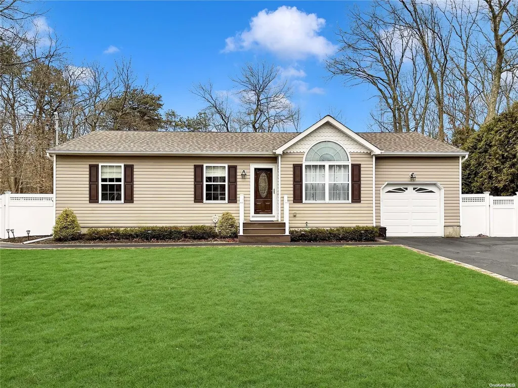 24 Southaven Avenue Mastic NY 11950