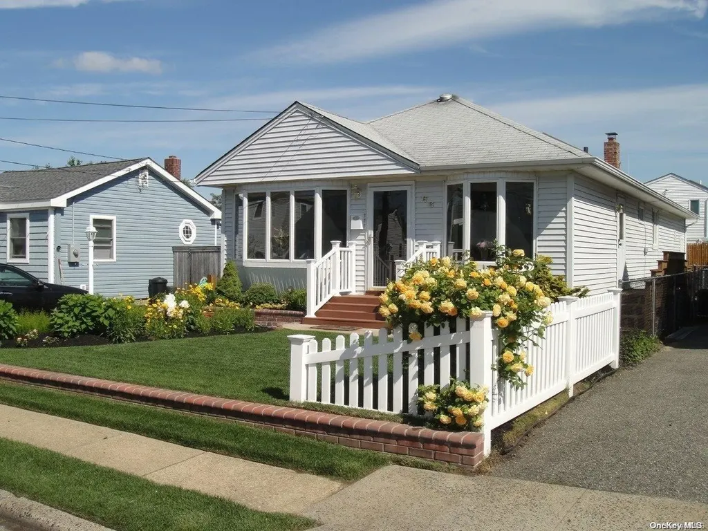 68 E Seacrest Avenue Lindenhurst NY 11757