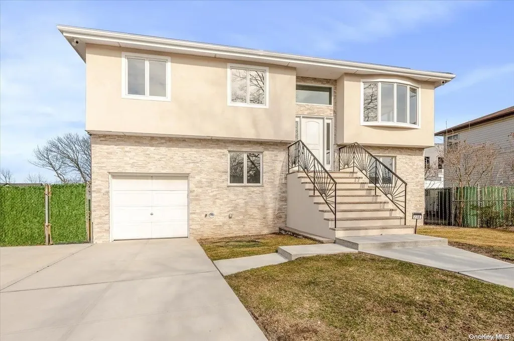 238 Caryl Court Lawrence NY 11559