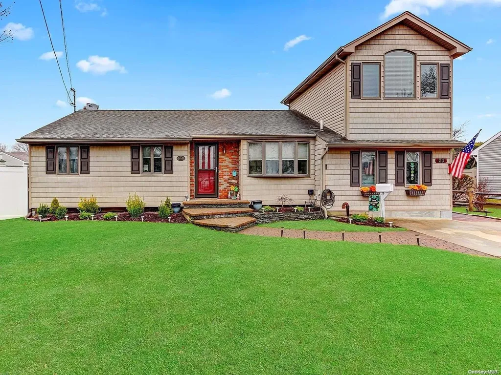 23 S Windhorst Avenue Bethpage NY 11714