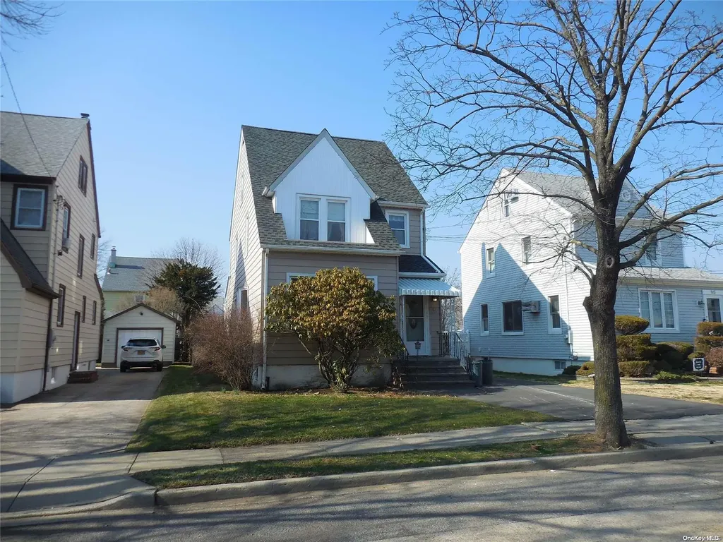 61 Liggett Road Valley Stream NY 11581
