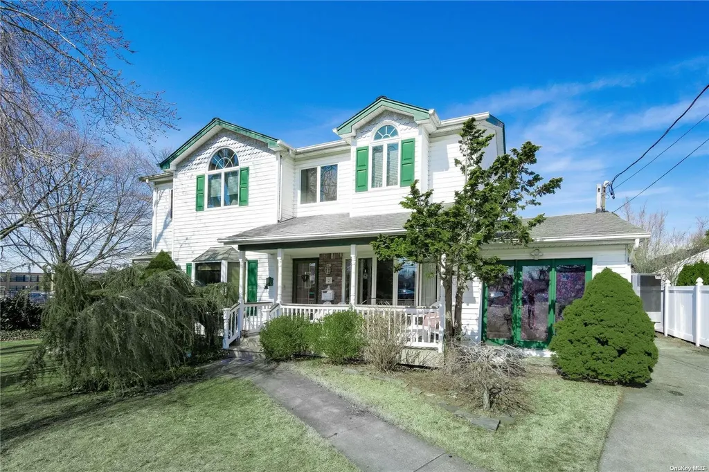 2 Nicholas Court Bethpage NY 11714