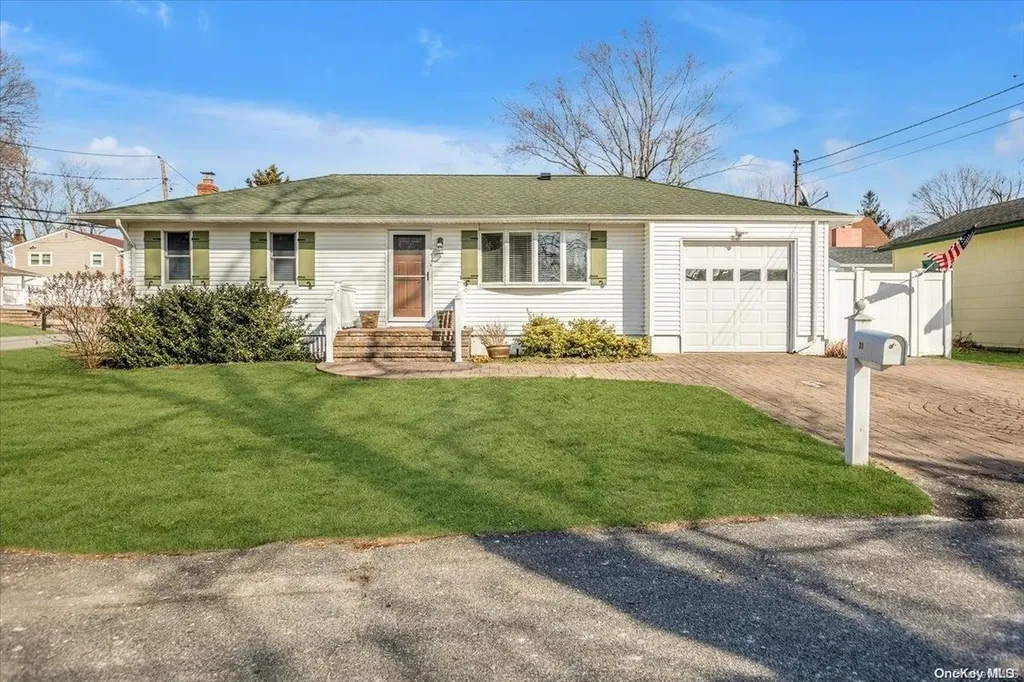 21 Sunny Road Ronkonkoma NY 11779