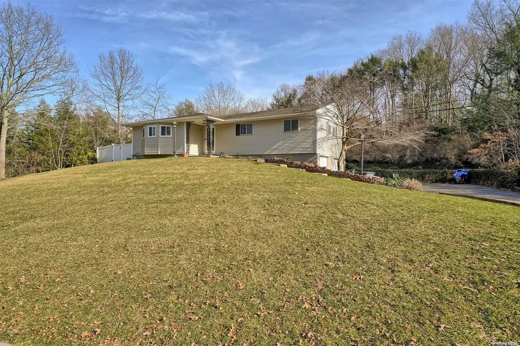 42 Oakside Road Smithtown NY 11787