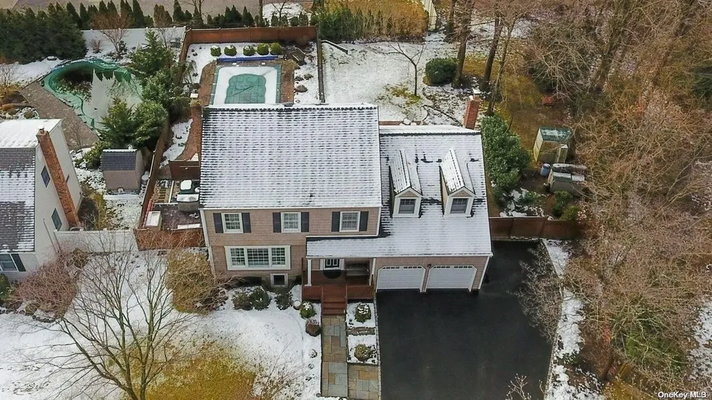 6 Graystone Lane Smithtown NY 11787