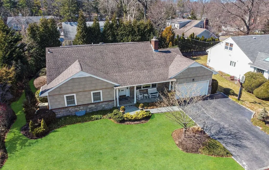 8 Short Drive Roslyn NY 11576