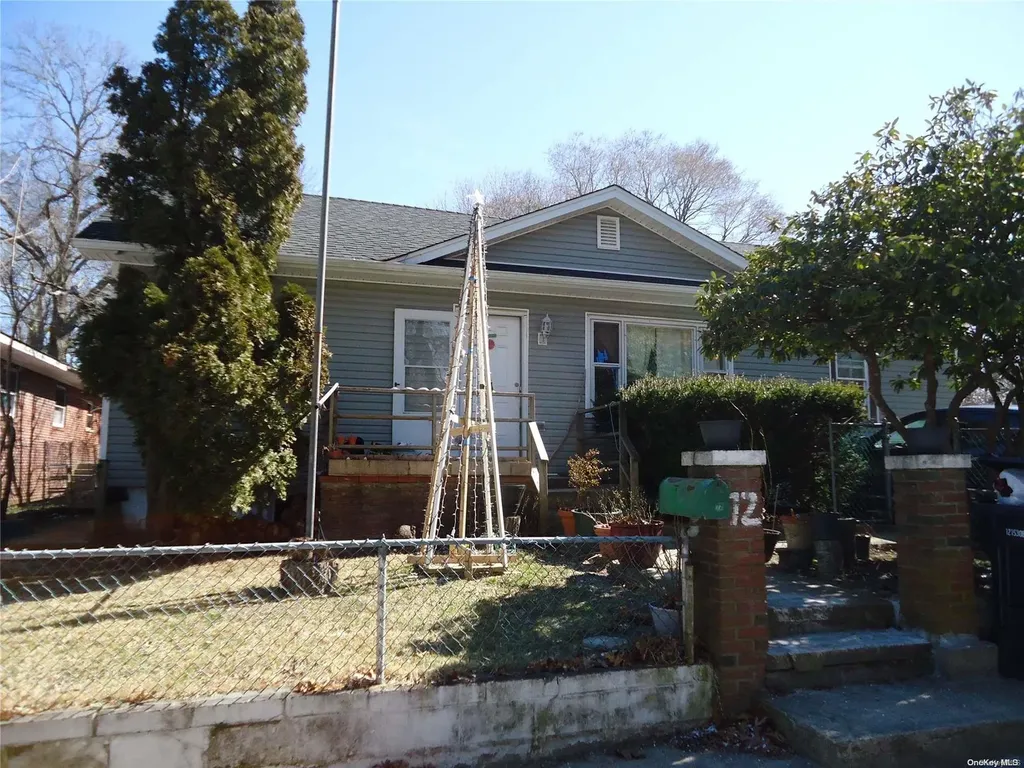 72 Maple Avenue Riverhead NY 11901